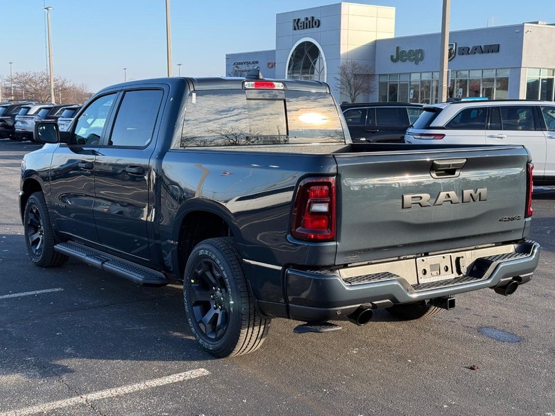 Ram 1500 Vehicle Full-screen Gallery Image 5