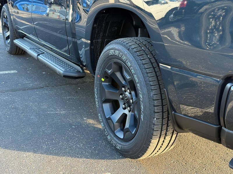 Ram 1500 Vehicle Full-screen Gallery Image 6