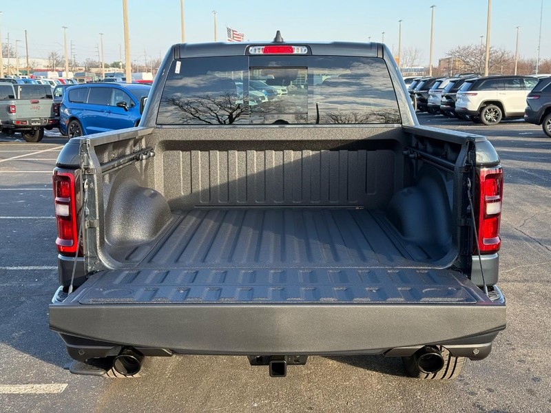 Ram 1500 Vehicle Full-screen Gallery Image 7