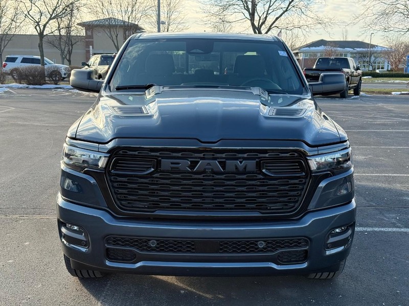Ram 1500 Vehicle Full-screen Gallery Image 9