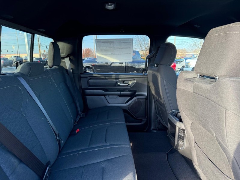 Ram 1500 Vehicle Full-screen Gallery Image 10