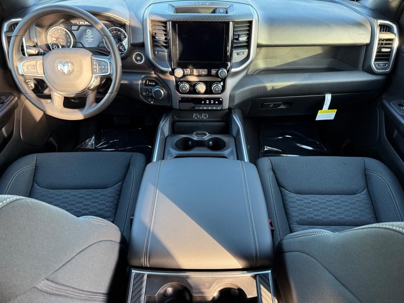 Ram 1500 Vehicle Full-screen Gallery Image 12