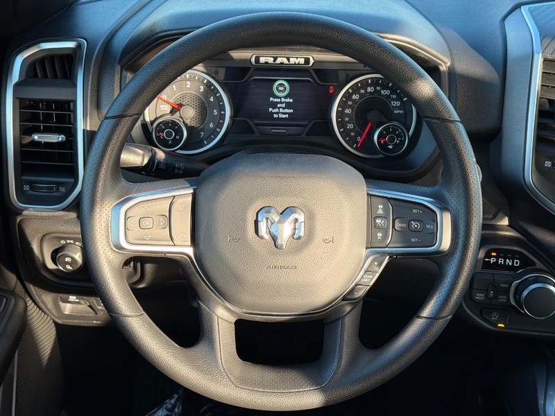 Ram 1500 Vehicle Full-screen Gallery Image 13