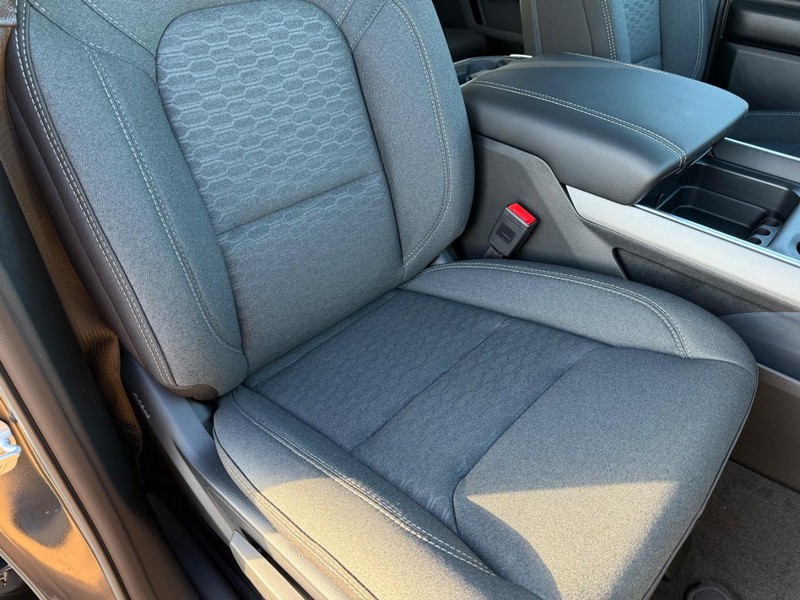 Ram 1500 Vehicle Full-screen Gallery Image 15