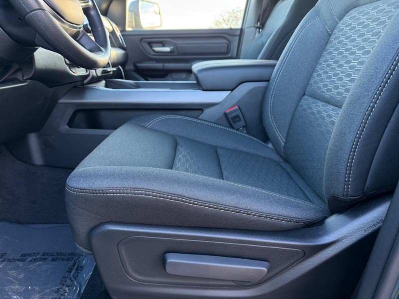 Ram 1500 Vehicle Full-screen Gallery Image 17