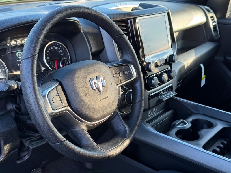 Ram 1500 Vehicle Full-screen Gallery Image 18