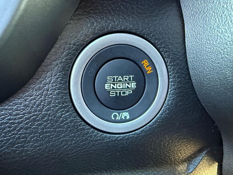 Ram 1500 Vehicle Full-screen Gallery Image 21