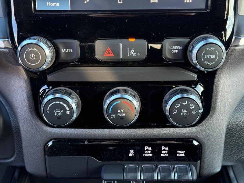 Ram 1500 Vehicle Full-screen Gallery Image 24