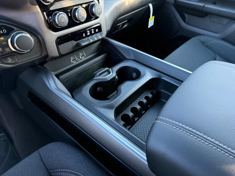 Ram 1500 Vehicle Full-screen Gallery Image 25