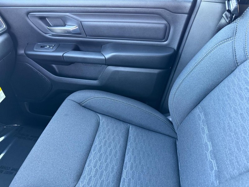 Ram 1500 Vehicle Full-screen Gallery Image 26