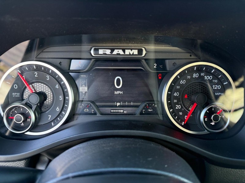 Ram 1500 Vehicle Full-screen Gallery Image 27