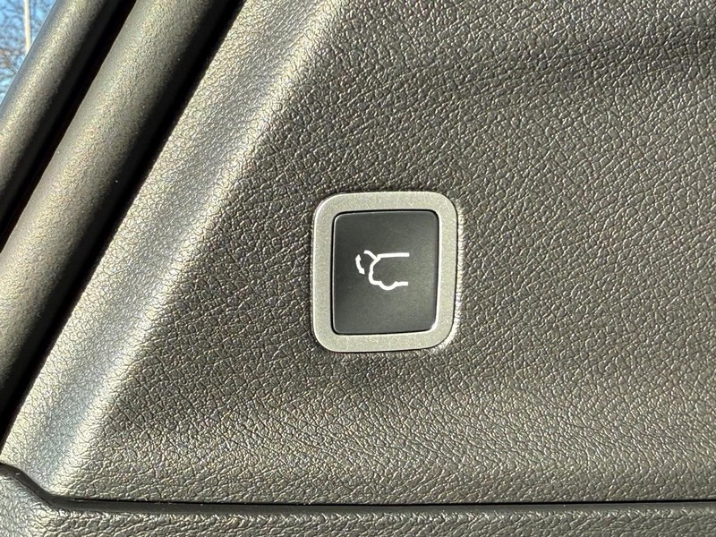 Chrysler Pacifica Vehicle Full-screen Gallery Image 8