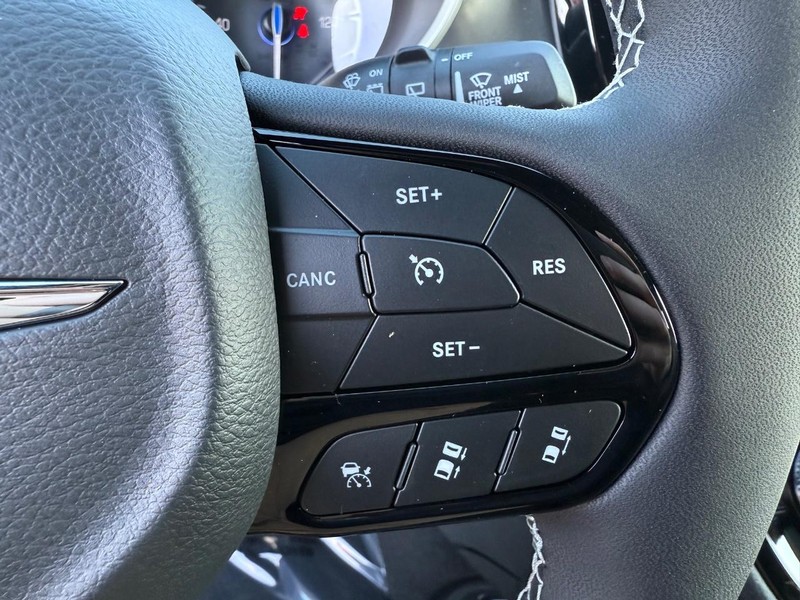 Chrysler Pacifica Vehicle Full-screen Gallery Image 22