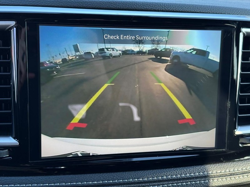 Chrysler Pacifica Vehicle Full-screen Gallery Image 25