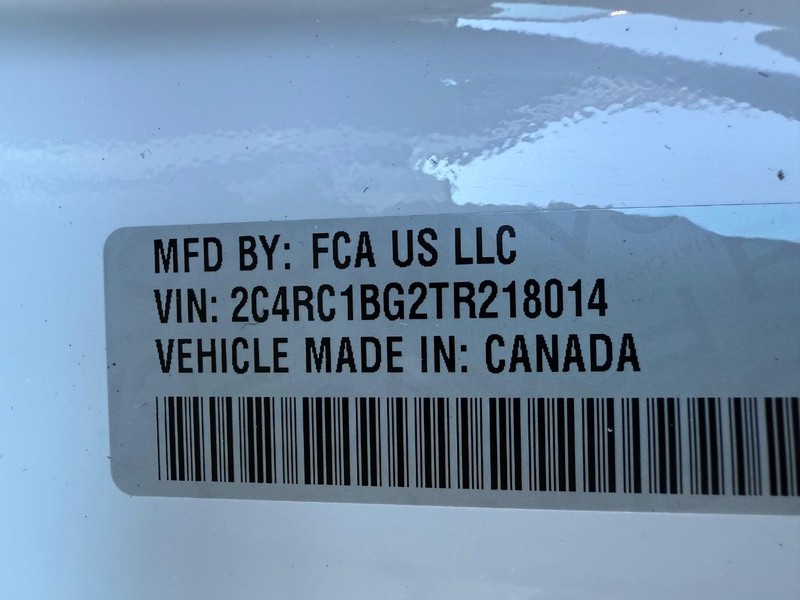 Chrysler Pacifica Vehicle Full-screen Gallery Image 32