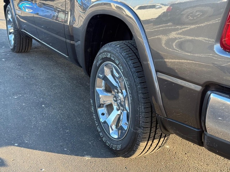 Ram 1500 Vehicle Full-screen Gallery Image 6