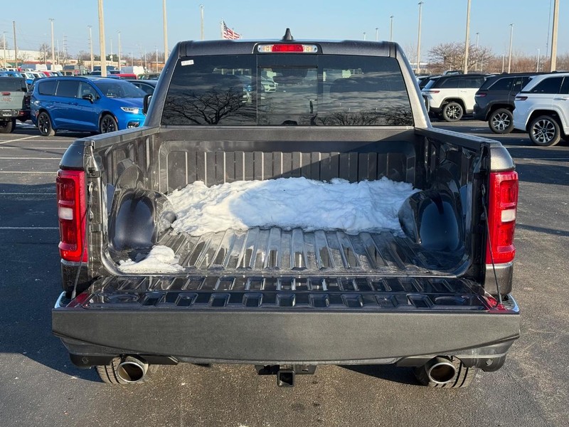 Ram 1500 Vehicle Full-screen Gallery Image 7