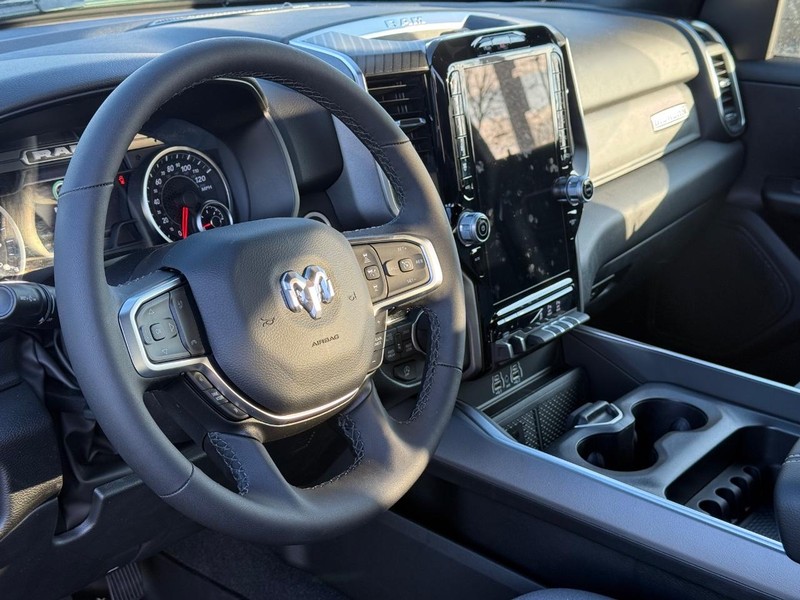 Ram 1500 Vehicle Full-screen Gallery Image 18