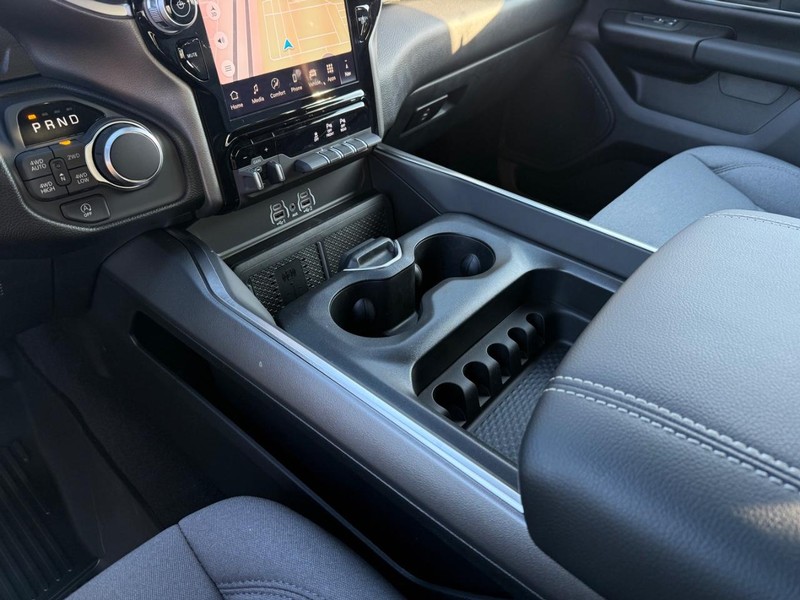 Ram 1500 Vehicle Full-screen Gallery Image 24