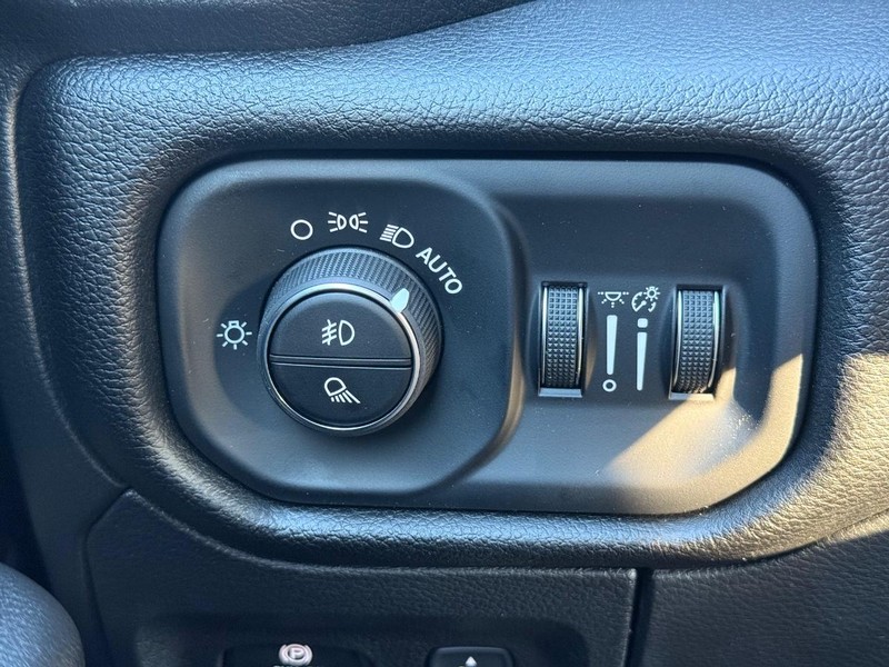 Ram 1500 Vehicle Full-screen Gallery Image 29