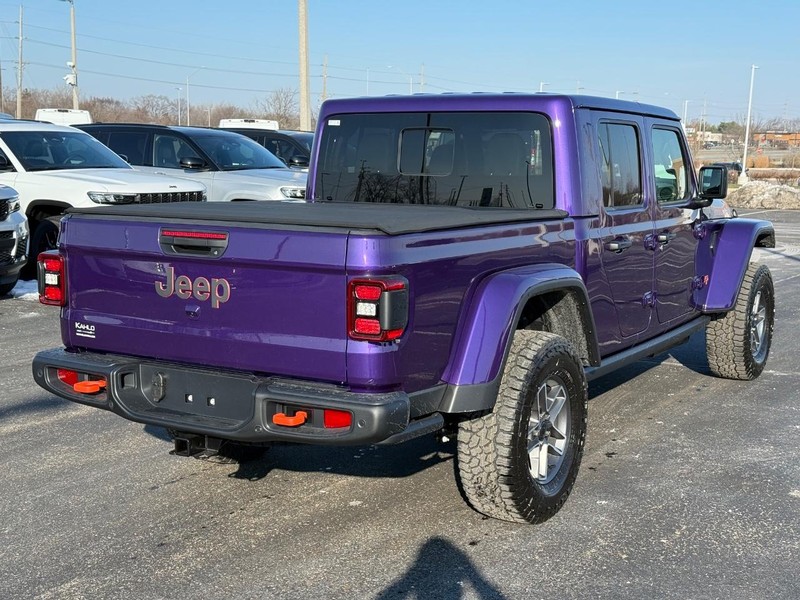 Jeep Gladiator Vehicle Full-screen Gallery Image 3