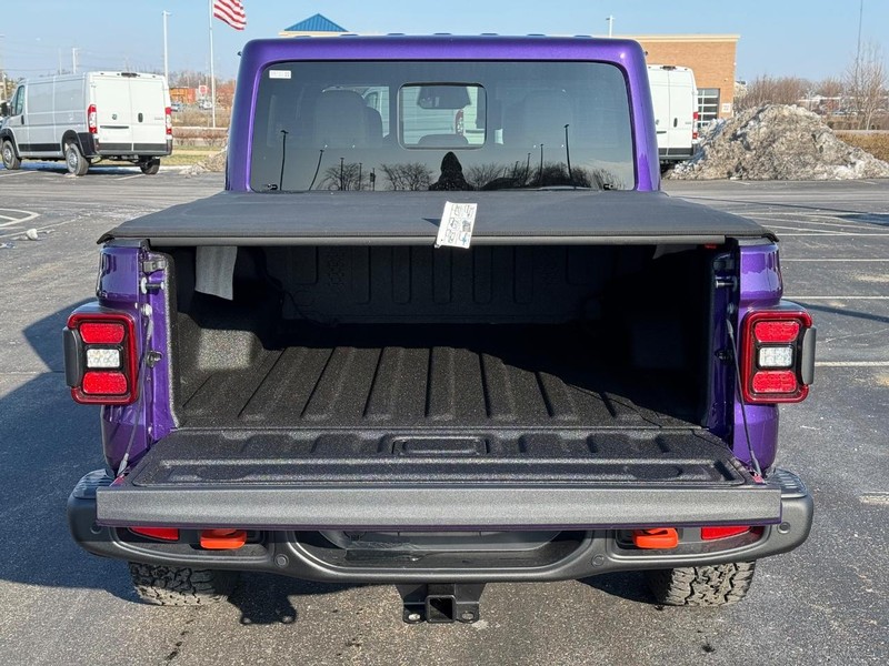 Jeep Gladiator Vehicle Full-screen Gallery Image 7