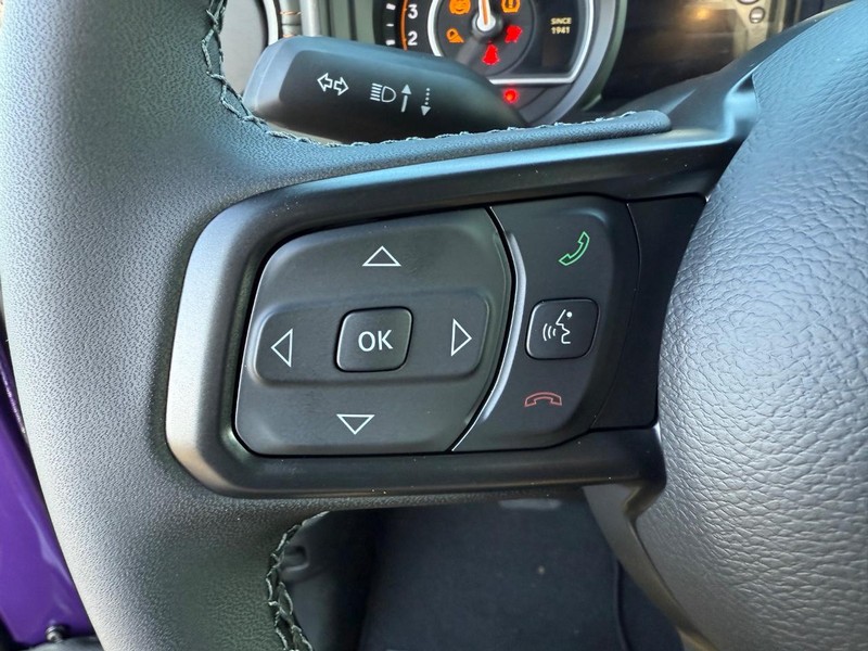 Jeep Gladiator Vehicle Full-screen Gallery Image 19