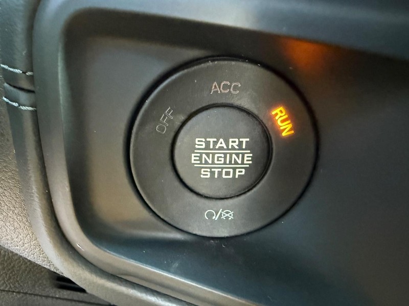 Jeep Gladiator Vehicle Full-screen Gallery Image 21