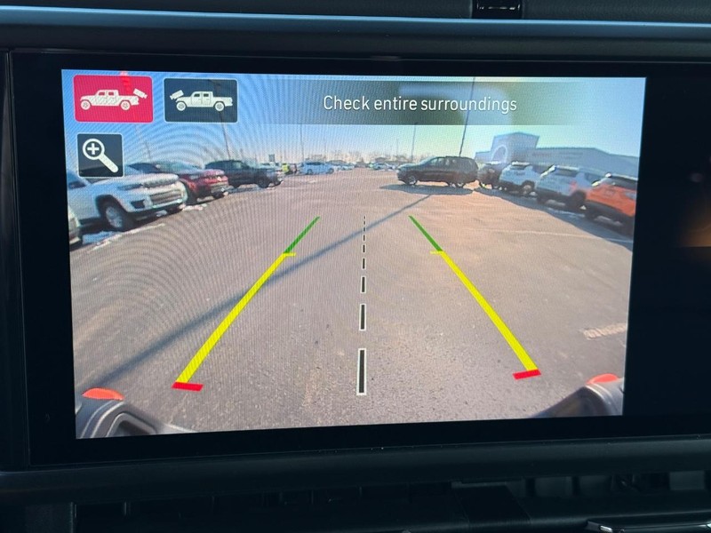 Jeep Gladiator Vehicle Full-screen Gallery Image 24