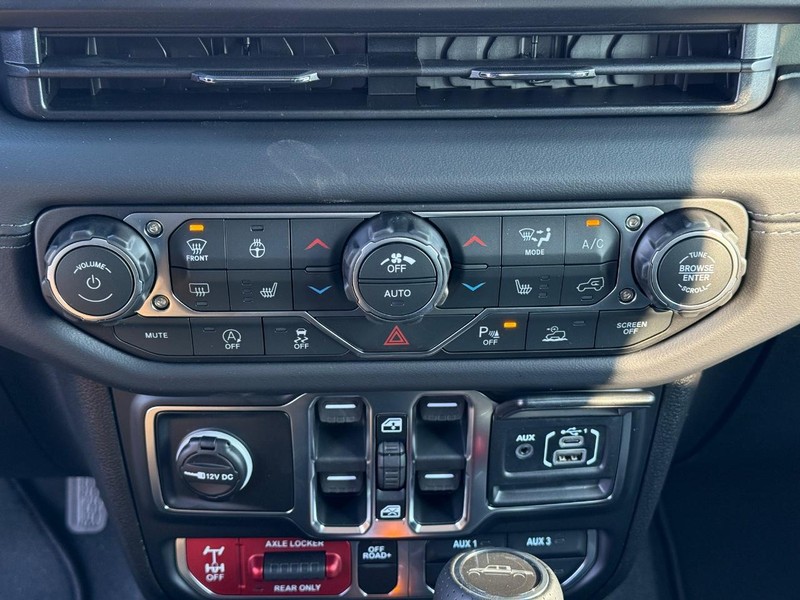 Jeep Gladiator Vehicle Full-screen Gallery Image 25