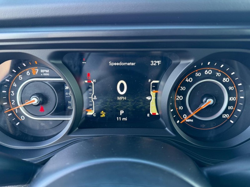 Jeep Gladiator Vehicle Full-screen Gallery Image 28