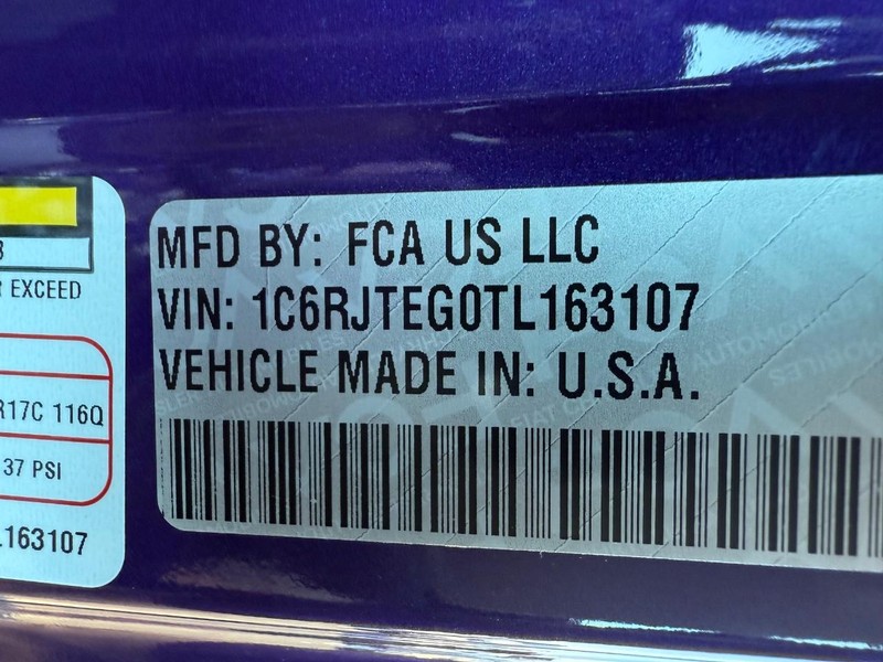 Jeep Gladiator Vehicle Full-screen Gallery Image 31