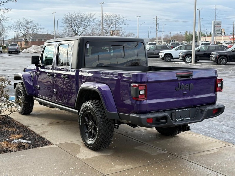Jeep Gladiator Vehicle Full-screen Gallery Image 5