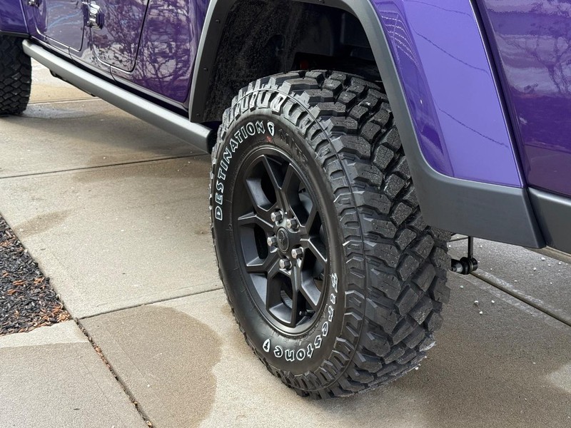 Jeep Gladiator Vehicle Full-screen Gallery Image 6