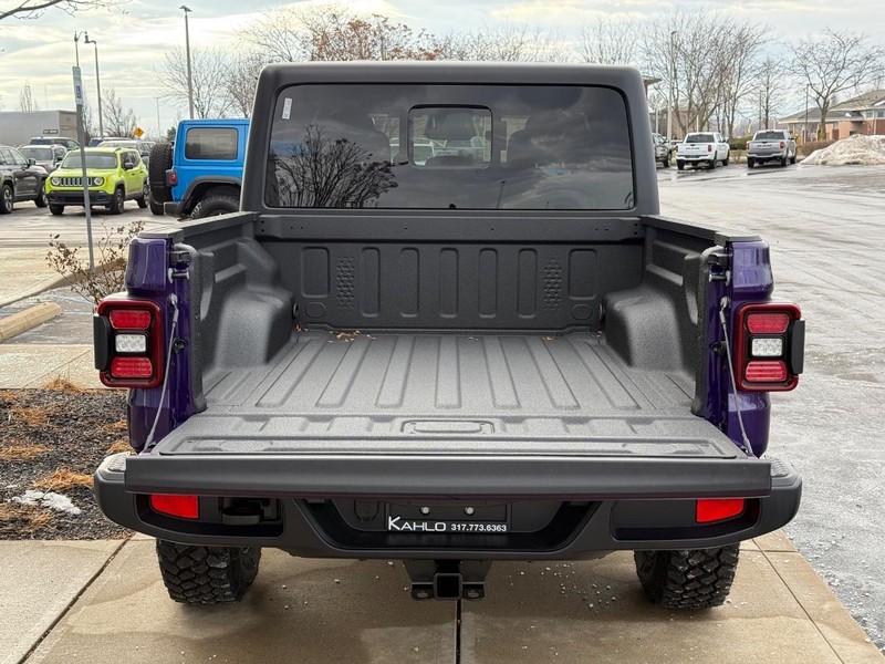 Jeep Gladiator Vehicle Full-screen Gallery Image 7