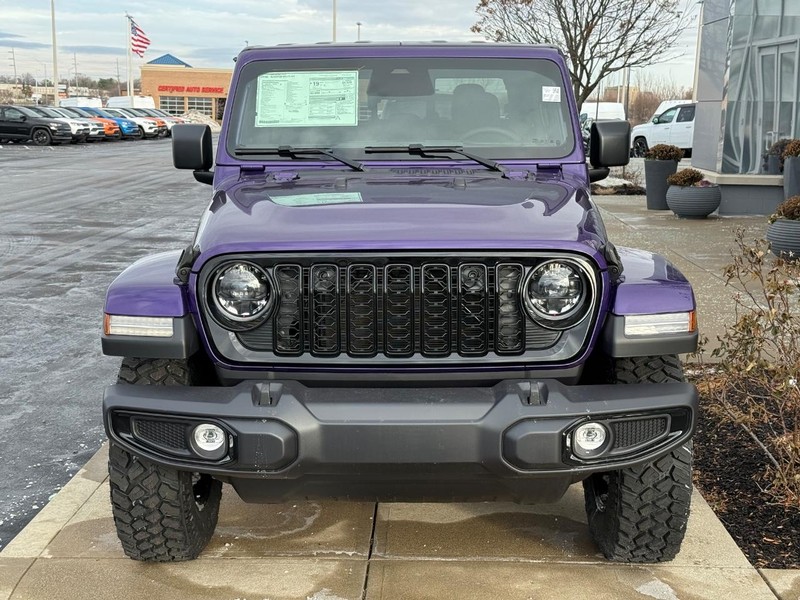 Jeep Gladiator Vehicle Full-screen Gallery Image 9