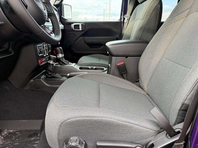 Jeep Gladiator Vehicle Full-screen Gallery Image 17