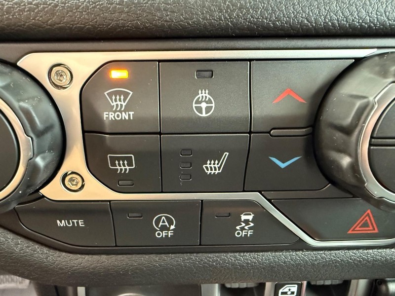 Jeep Gladiator Vehicle Full-screen Gallery Image 22