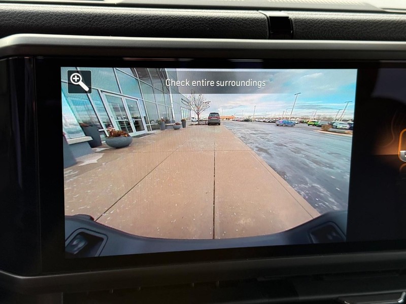 Jeep Gladiator Vehicle Full-screen Gallery Image 24