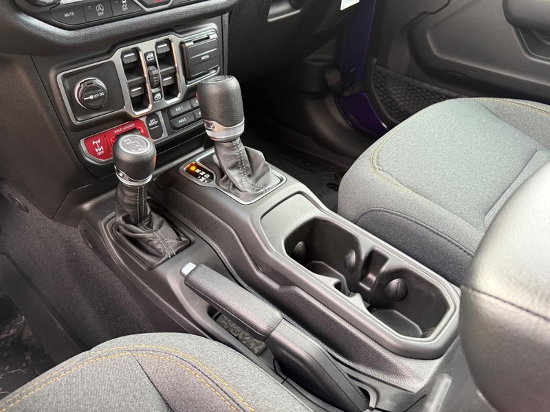 Jeep Gladiator Vehicle Full-screen Gallery Image 26