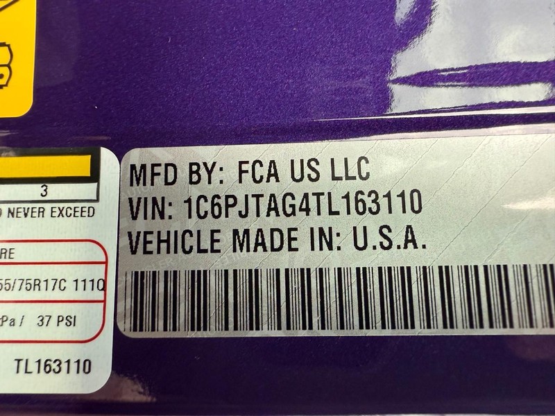 Jeep Gladiator Vehicle Full-screen Gallery Image 31