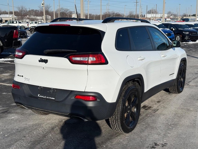 Jeep Cherokee Vehicle Full-screen Gallery Image 3