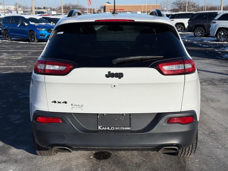 Jeep Cherokee Vehicle Full-screen Gallery Image 4