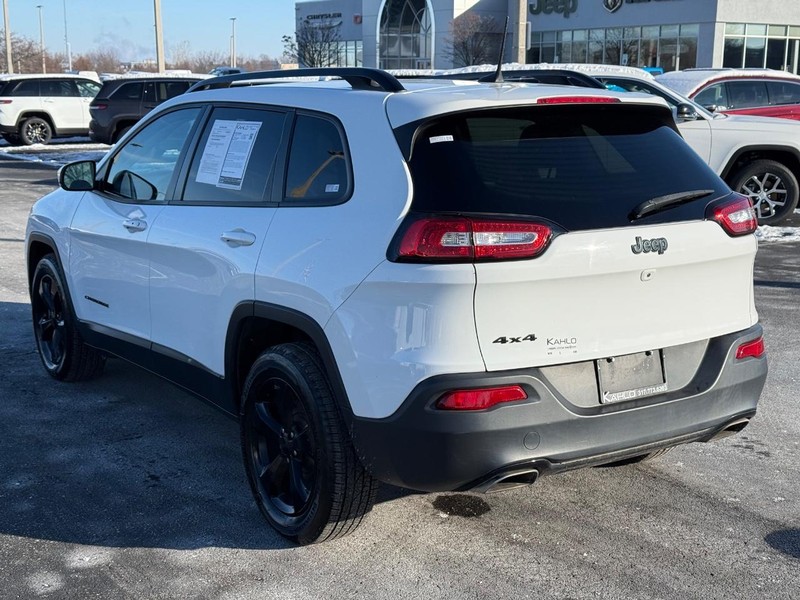 Jeep Cherokee Vehicle Full-screen Gallery Image 5
