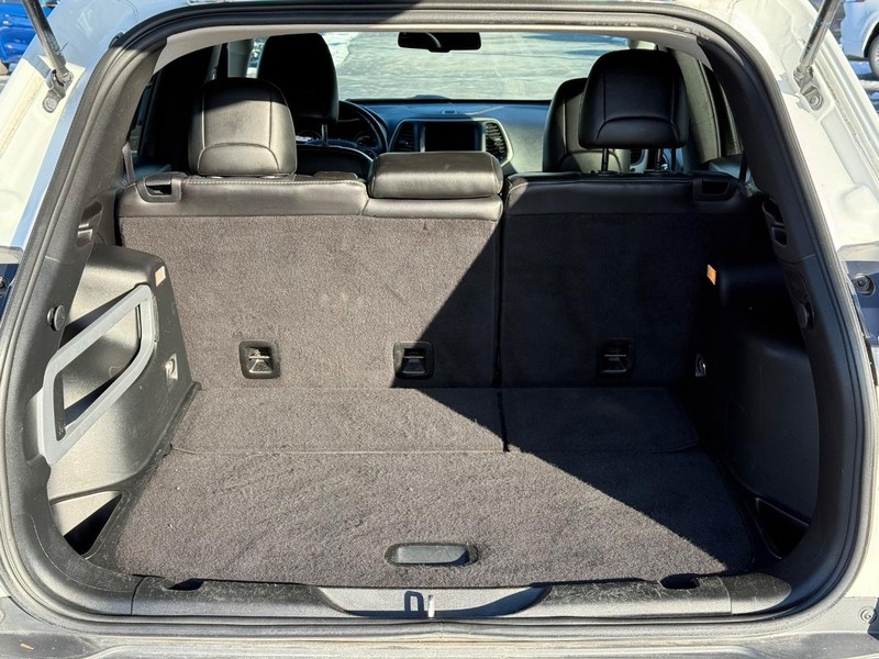 Jeep Cherokee Vehicle Full-screen Gallery Image 7