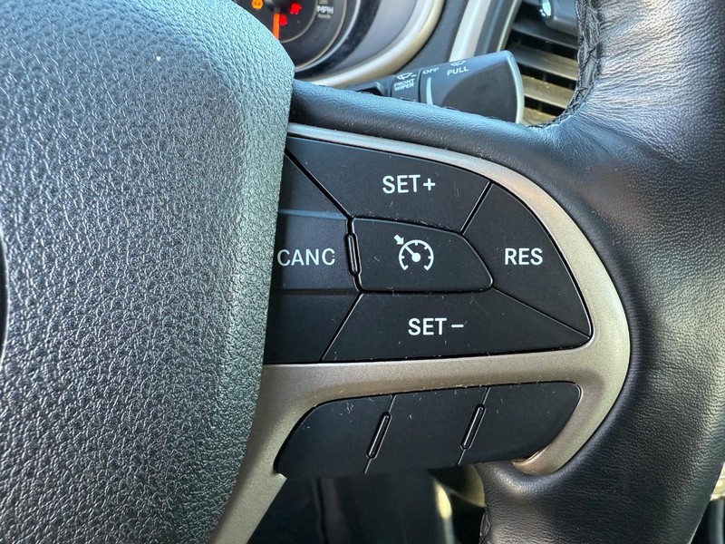 Jeep Cherokee Vehicle Full-screen Gallery Image 20