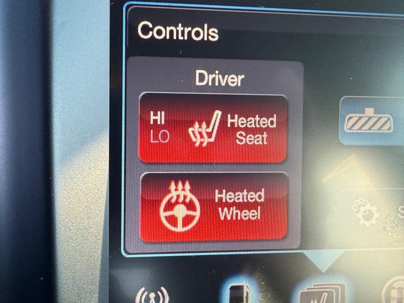 Jeep Cherokee Vehicle Full-screen Gallery Image 23