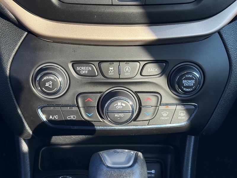 Jeep Cherokee Vehicle Full-screen Gallery Image 25