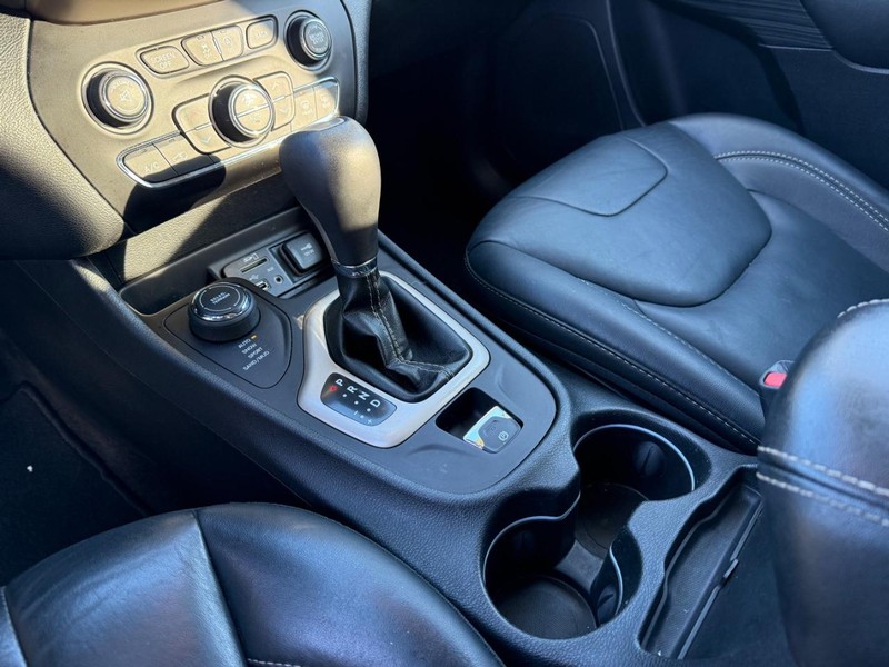 Jeep Cherokee Vehicle Full-screen Gallery Image 26