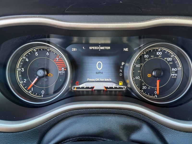 Jeep Cherokee Vehicle Full-screen Gallery Image 28